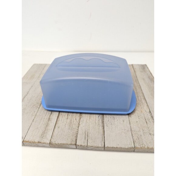 Used Tupperware Large Butter Dish Cheese 1 Pound Blue - Picture 1 of 12